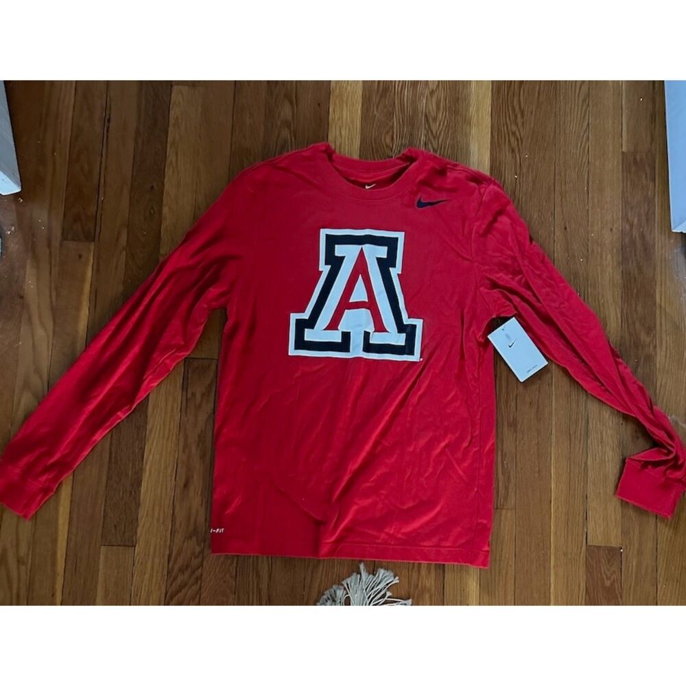 University of Arizona NWT Medium Nike Dri Fit Red Long Sleeve Nike Tee